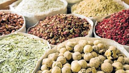 UAE, Dubai, many different spices for sale at the spice souq in Deira Your HomeAdd some spice to your lifeHow to grow your own spices