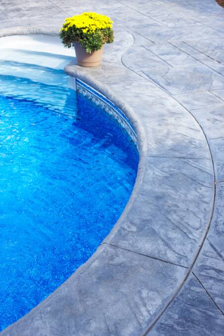 Outdoor swimming pool pool plants, pool landscaping