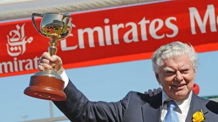 Bart Cummings with the Melbourne Cup after Viewed's win in 2008. Photo: Vince Caligiuri