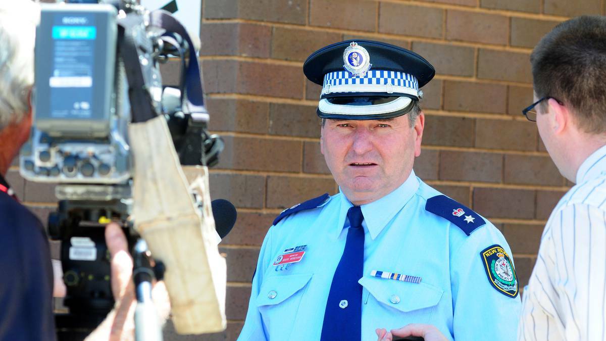 Dubbo Local Area Command acting superintendent Mark Minehan speaks to the media outside Dubbo Police Station. Photo: LOUISE DONGES.